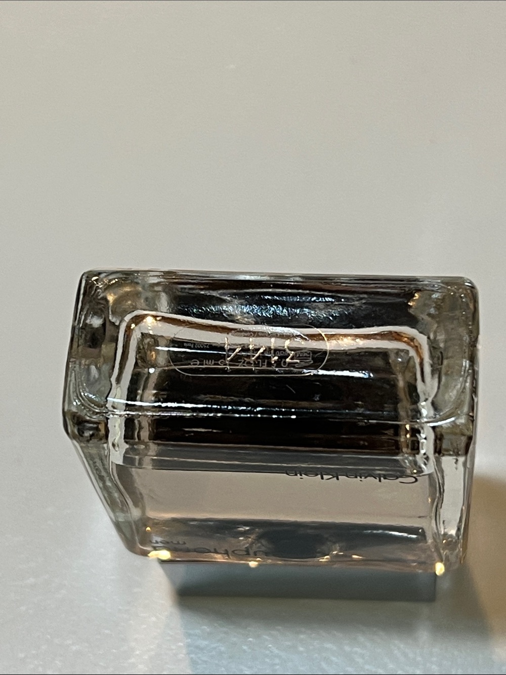 Calvin Klein Euphoria Men - Clear Glass with Silver Cap - Picture 4 of 4